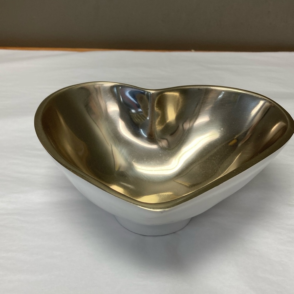 Beatriz Ball Golden White 7" Heart-Shaped Bowl